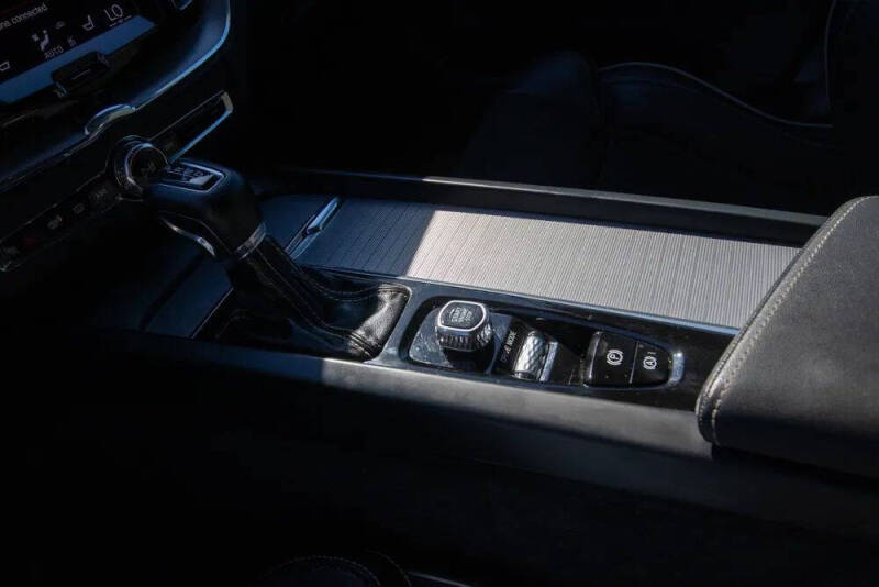 2019 Volvo XC60 T5 R-Design