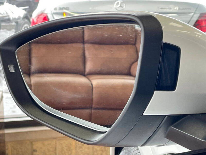 2022 Audi e-tron quattro Premium Plus