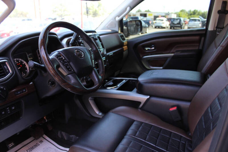 2017 Nissan Titan SV