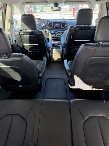 2017 Chrysler Pacifica Touring-L Plus