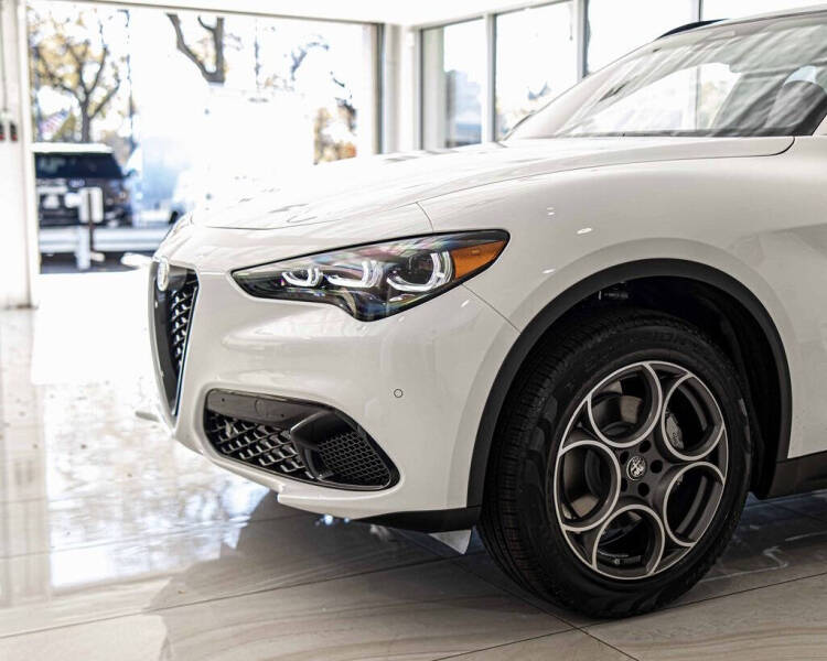 2025 Alfa Romeo Stelvio