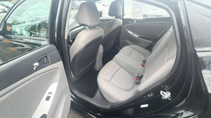 2012 Hyundai Accent GLS