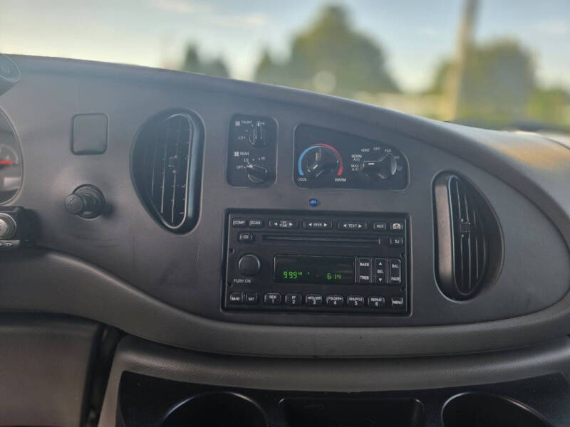 2006 Ford E-Series E-350 SD XLT