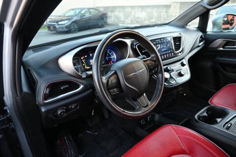 2020 Chrysler Pacifica Hybrid Limited Red S