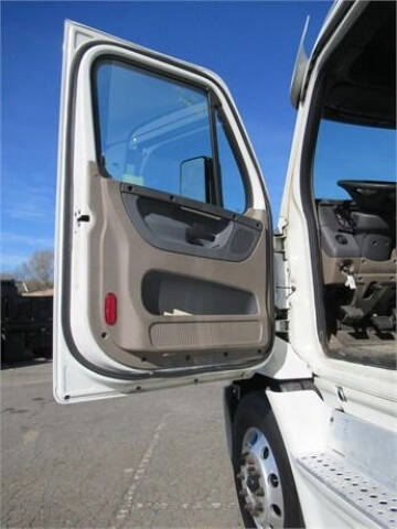 2016 Freightliner Cascadia