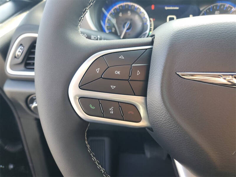 2025 Chrysler Voyager LX