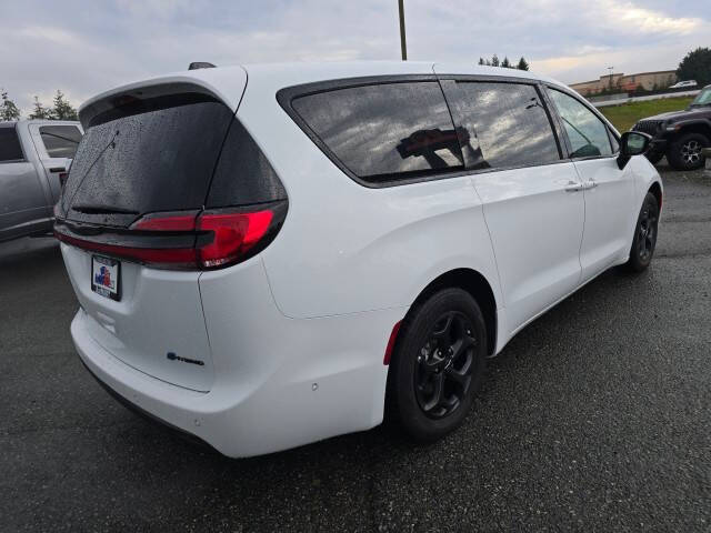 2023 Chrysler Pacifica Plug-In Hybrid Limited
