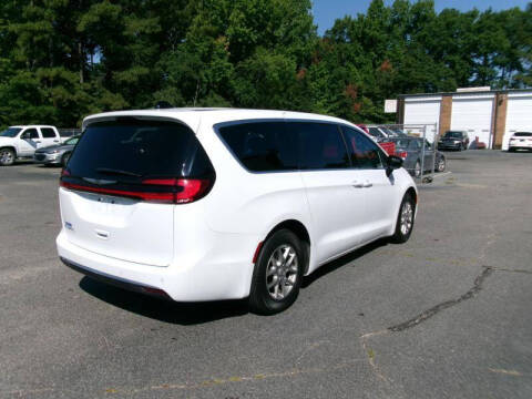 2025 Chrysler Pacifica Select