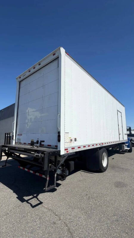 2018 Freightliner M2 106