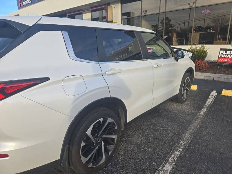 2023 Mitsubishi Outlander SE