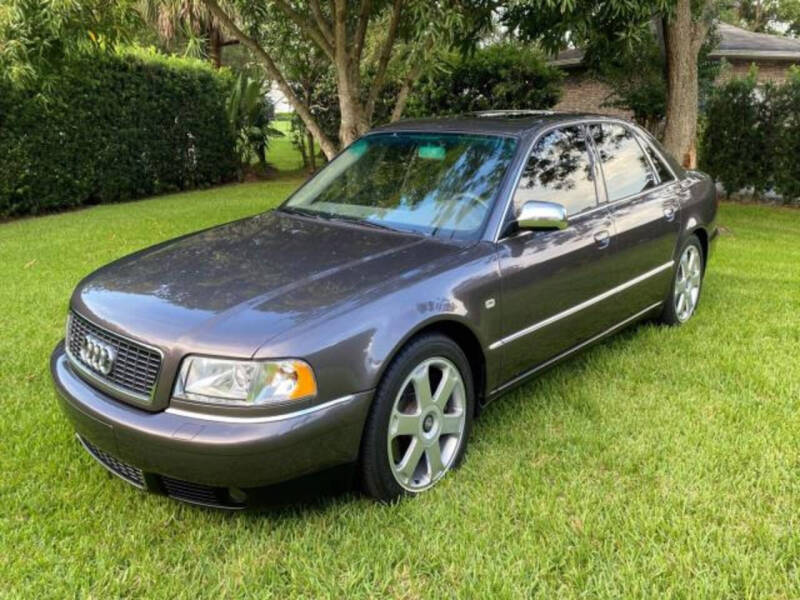 2001 Audi S8 Quattro's photo