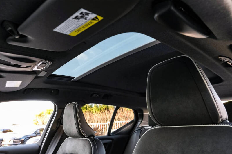 2021 Volvo XC40 T4 R-Design