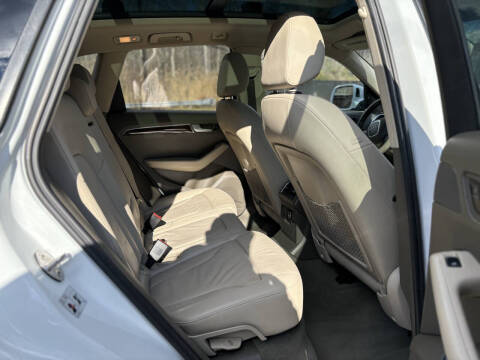 2012 Audi Q5 2.0T quattro Premium