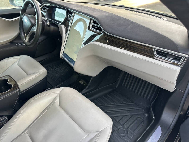 2015 Tesla Model S 70