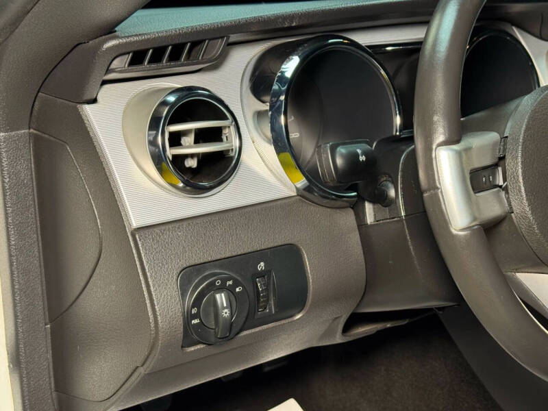 2005 Ford Mustang GT Deluxe