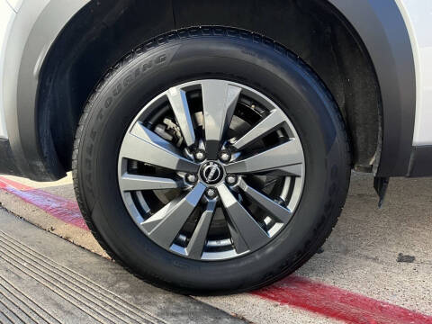 2025 Nissan Pathfinder SV