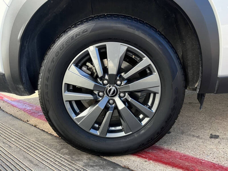 2025 Nissan Pathfinder SV