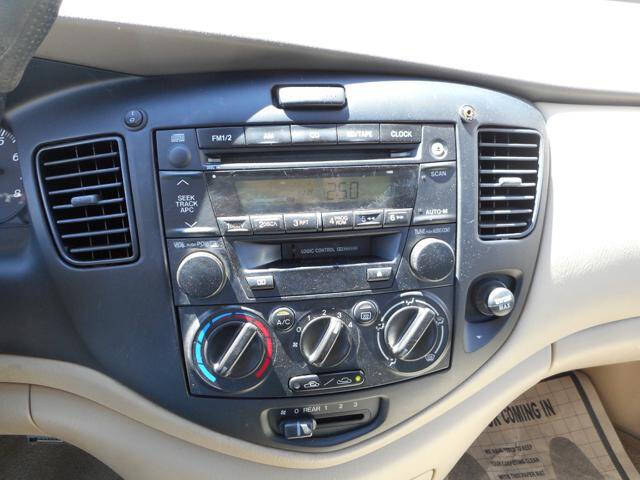 2003 Mazda MPV