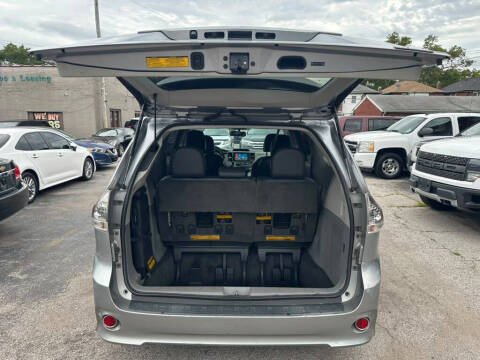 2012 Toyota Sienna SE 8-Passenger