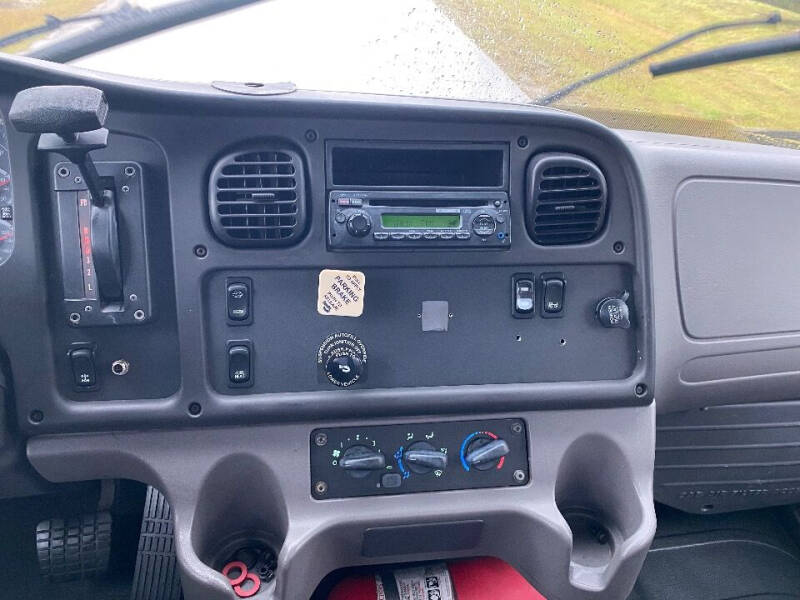 2015 Freightliner M2 106