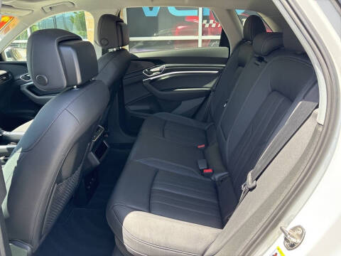 2021 Audi e-tron quattro Premium Plus