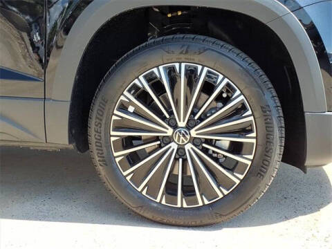 2025 Volkswagen Taos SE