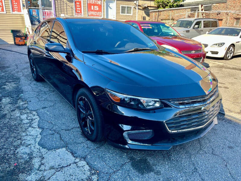 2017 Chevrolet Malibu 1LT photo 2