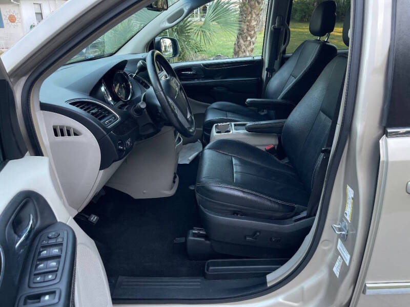 2014 Chrysler Town and Country Touring