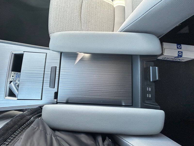 2025 Toyota Sienna LE 8-Passenger