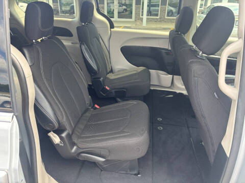 2022 Chrysler Voyager LX