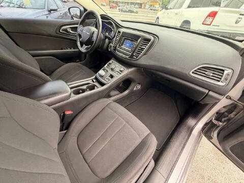 2016 Chrysler 200 LX
