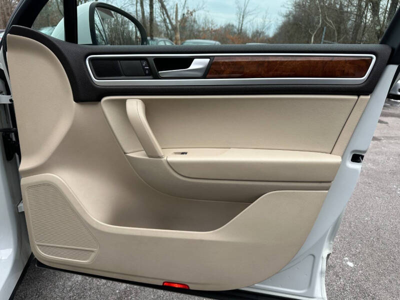 2013 Volkswagen Touareg VR6 Sport