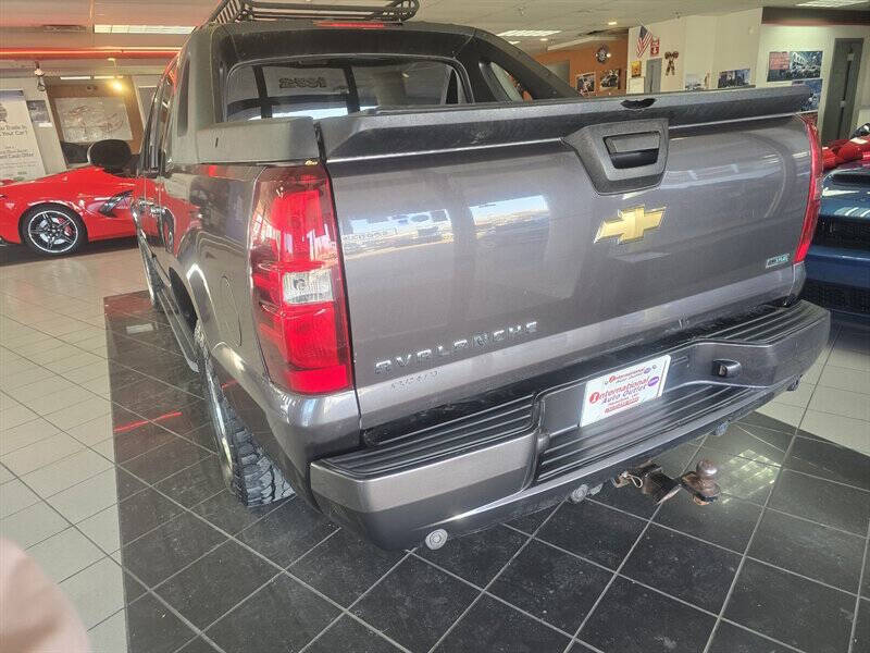 2011 Chevrolet Avalanche LS