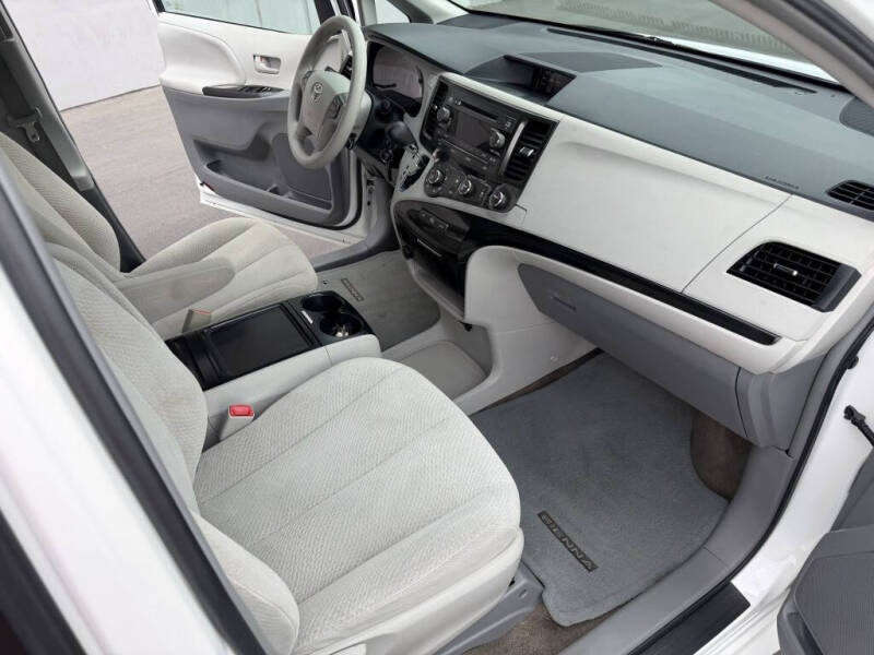 2012 Toyota Sienna