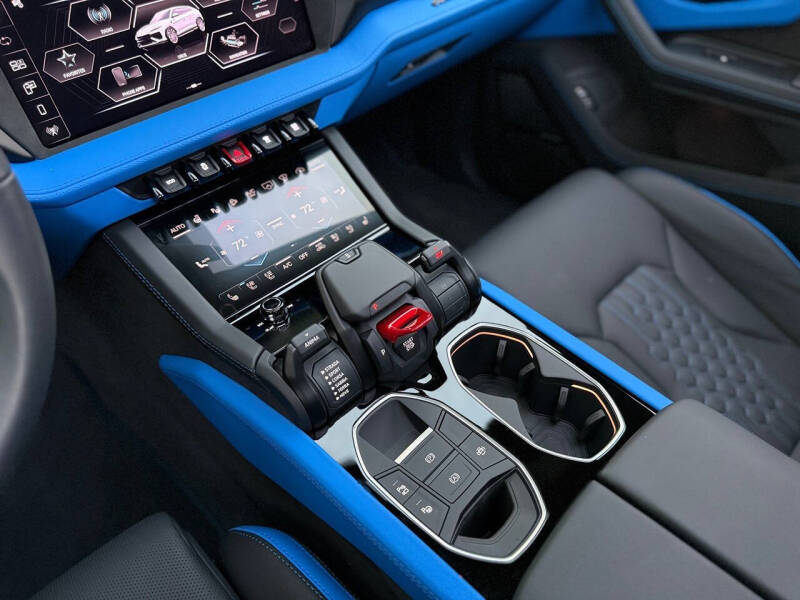 2025 Lamborghini Urus SE