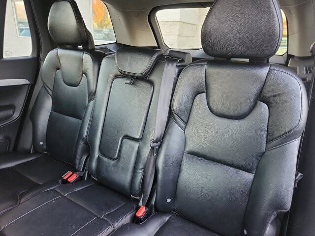 2016 Volvo XC90 T5 Momentum