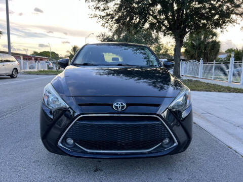 2020 Toyota Yaris Hatchback LE