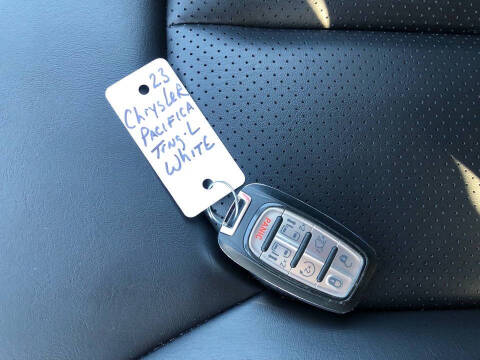 2023 Chrysler Pacifica Touring L