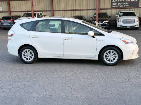 2013 Toyota Prius v Two