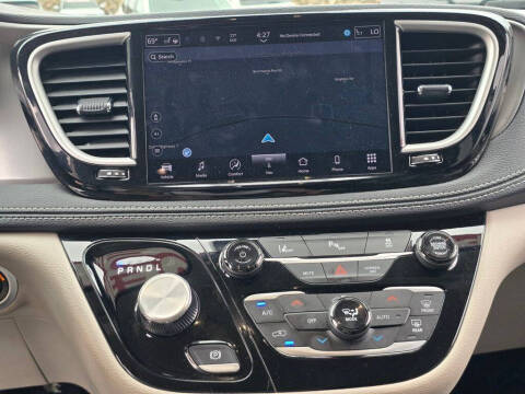 2024 Chrysler Pacifica Plug-In Hybrid Select