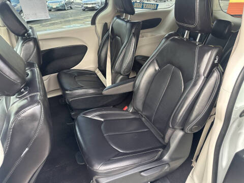 2023 Chrysler Pacifica Plug-In Hybrid Touring L