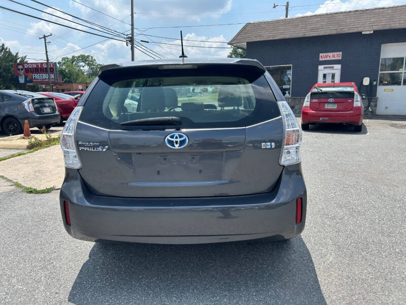 2013 Toyota Prius v Three