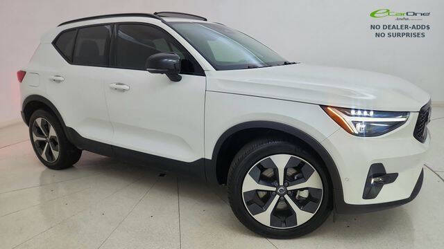 2026 Volvo XC40 B5 Plus
