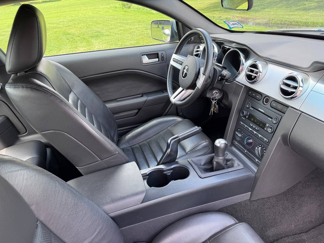 2005 Ford Mustang 17