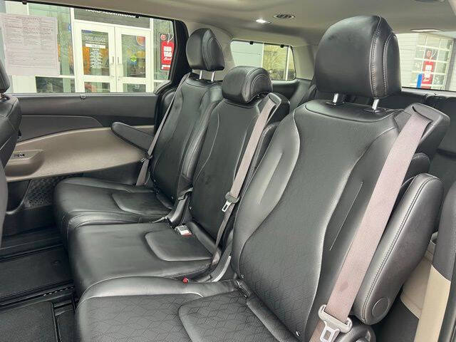 2025 Kia Carnival SX