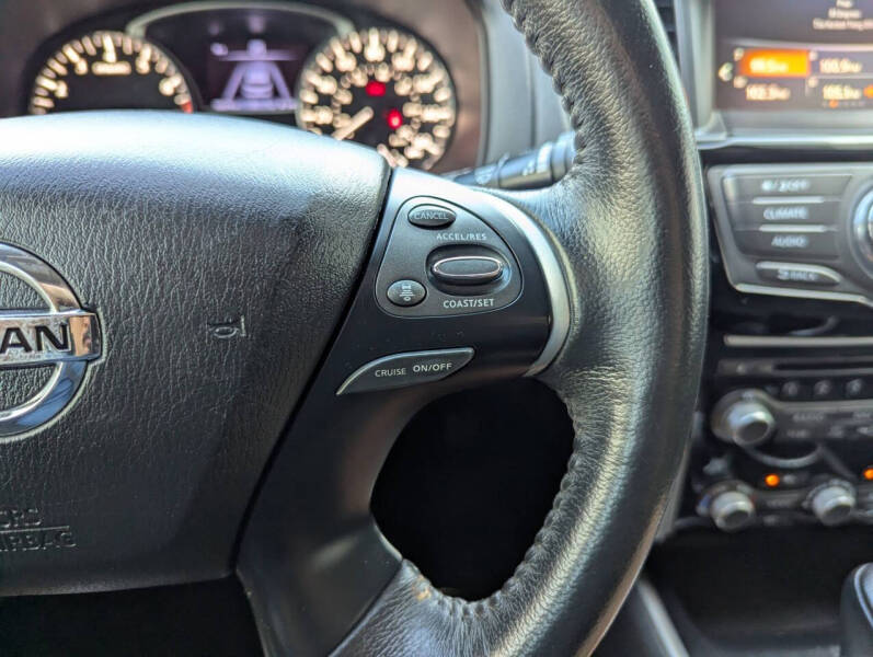 2020 Nissan Pathfinder SV