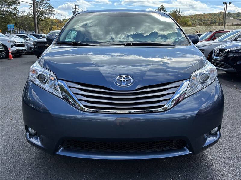 2017 Toyota Sienna XLE Premium 7-Passenger