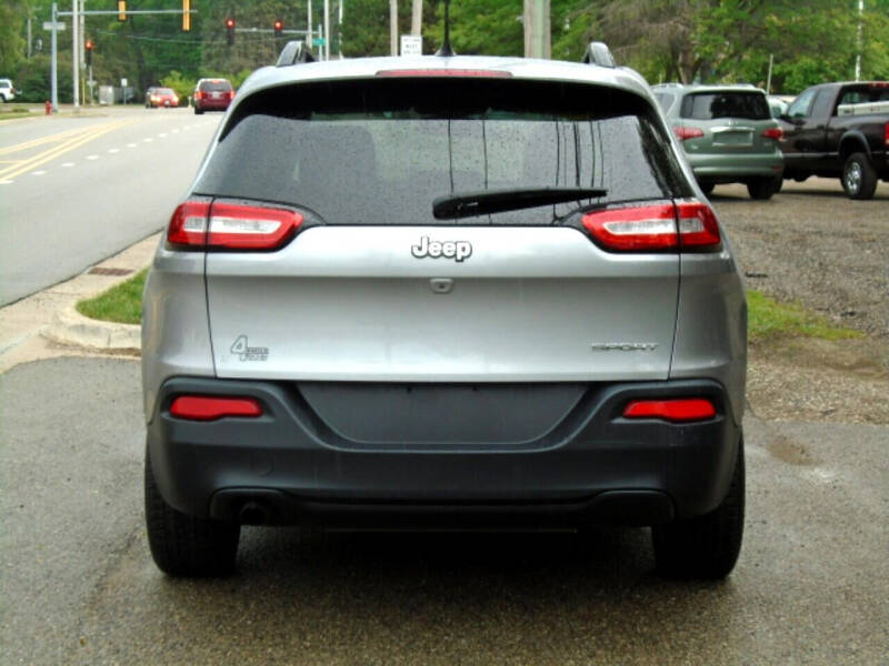 2016 Jeep Cherokee Sport