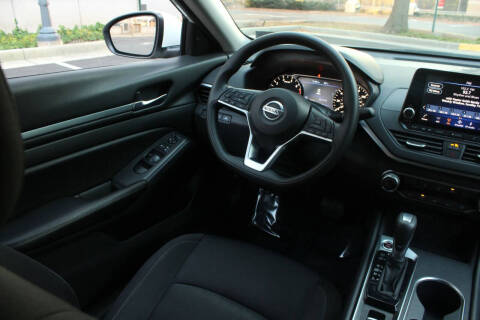 2022 Nissan Altima 2.5 SV