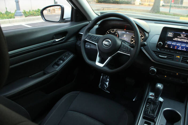 2022 Nissan Altima 2.5 SV